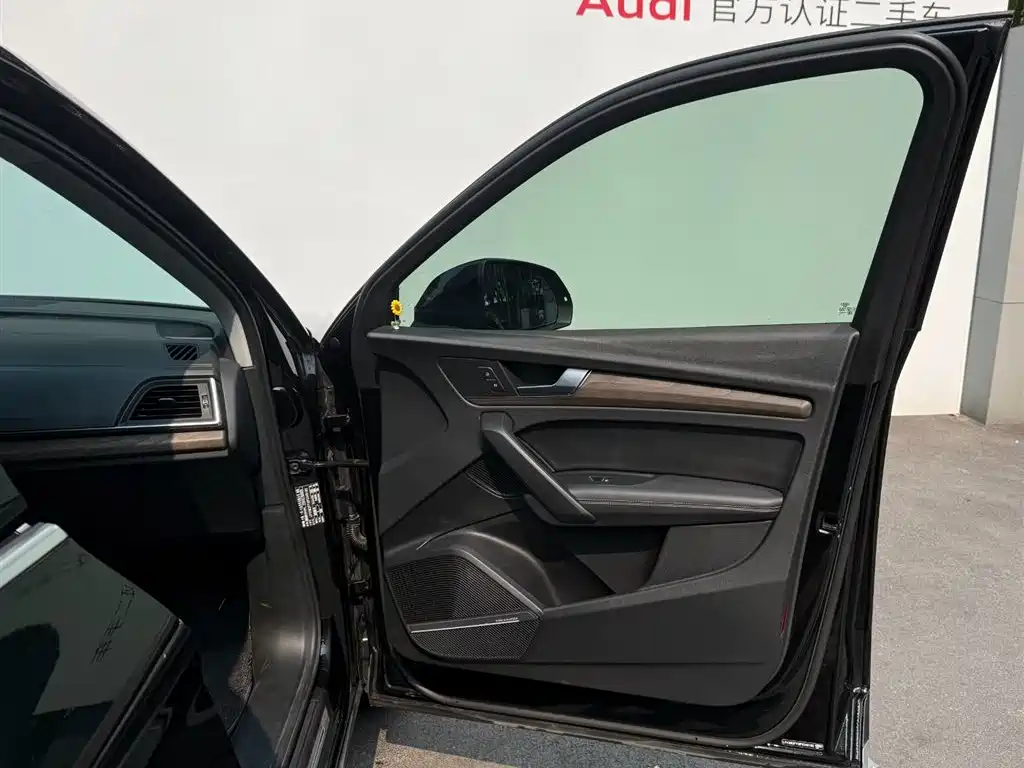 Audi Q5L 2023 — фото 14