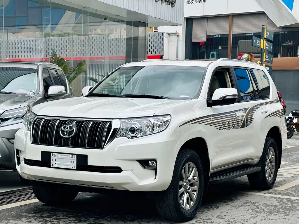 Toyota Prado 2019 — фото 1