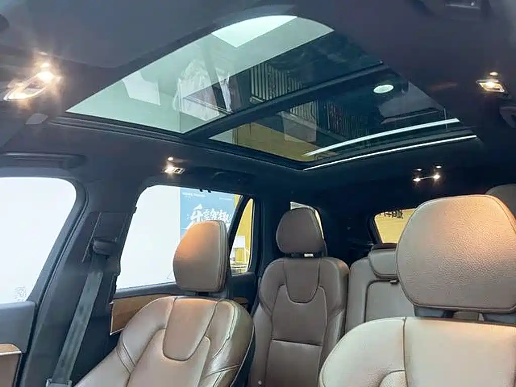 Volvo XC90 2022 — фото 10