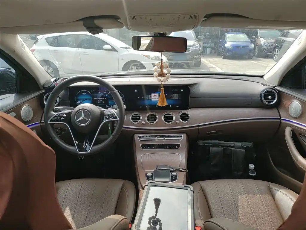 Mercedes-Benz E-Class 2023 — фото 6