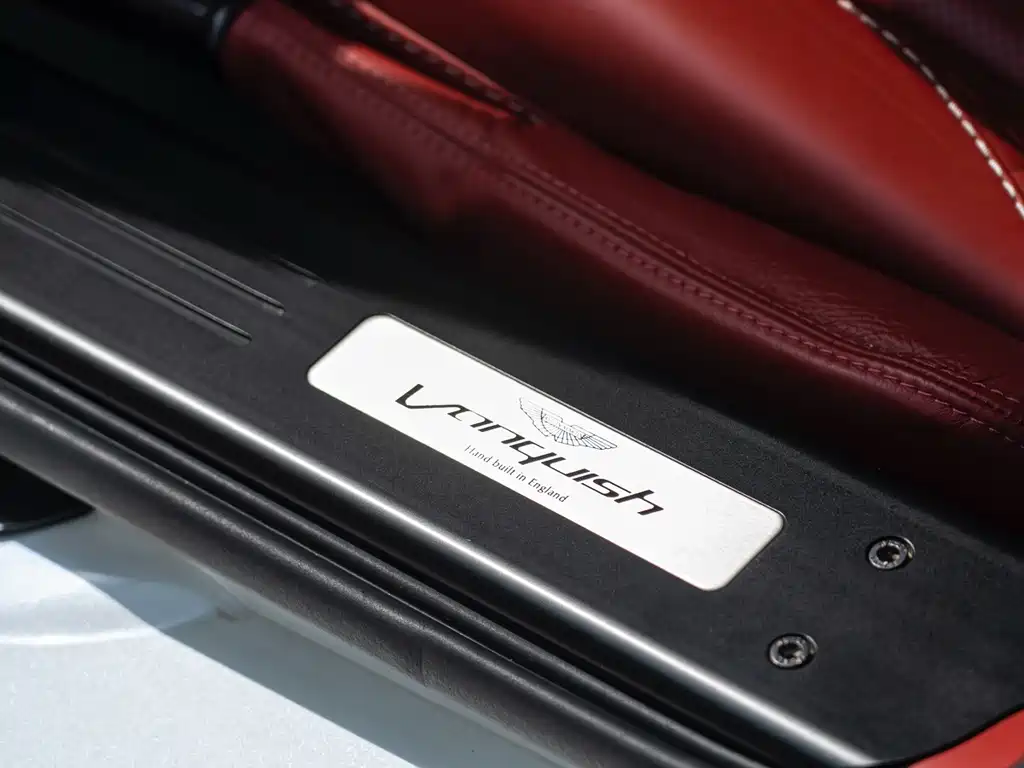 Aston Martin Vanquish 2013 — фото 18