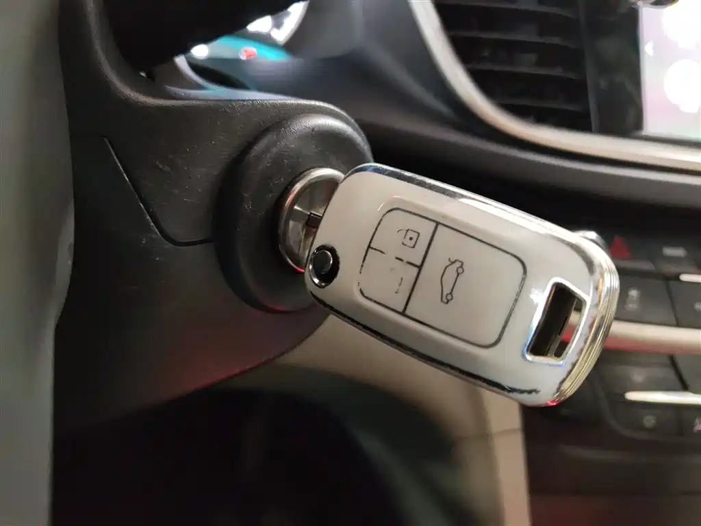 Buick Excelle 2019 — фото 17