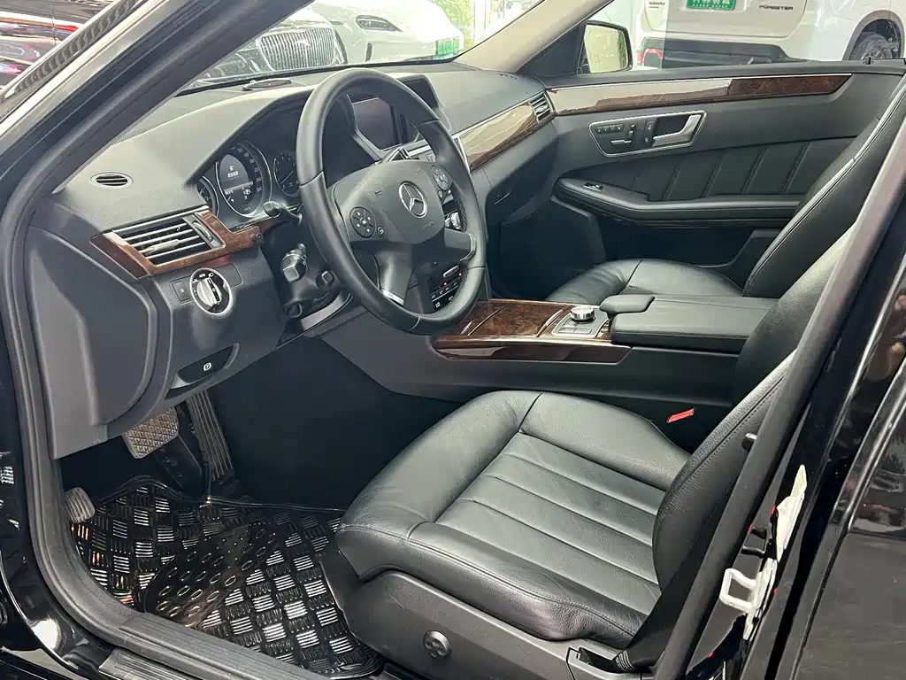 Mercedes-Benz E-Class 2013 — фото 11