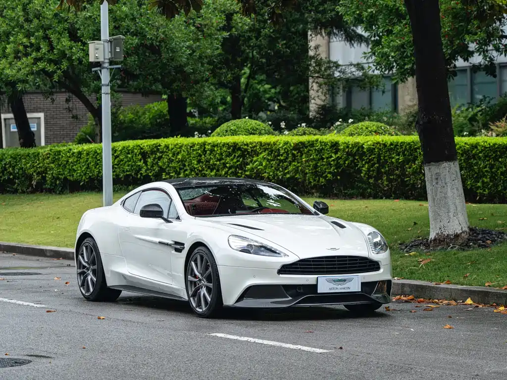 Aston Martin Vanquish 2013 — фото 4