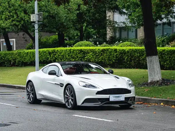 Aston Martin Vanquish 2013