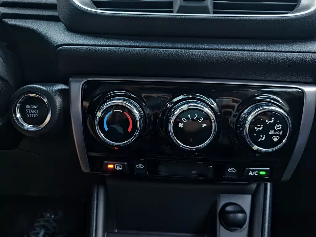 Toyota Yaris L 2023 — фото 13