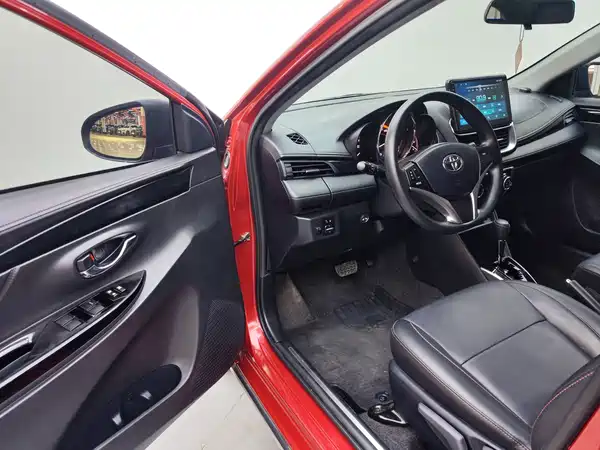 Toyota Yaris L 2023