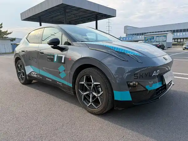 Lynk & Co Z20 2025