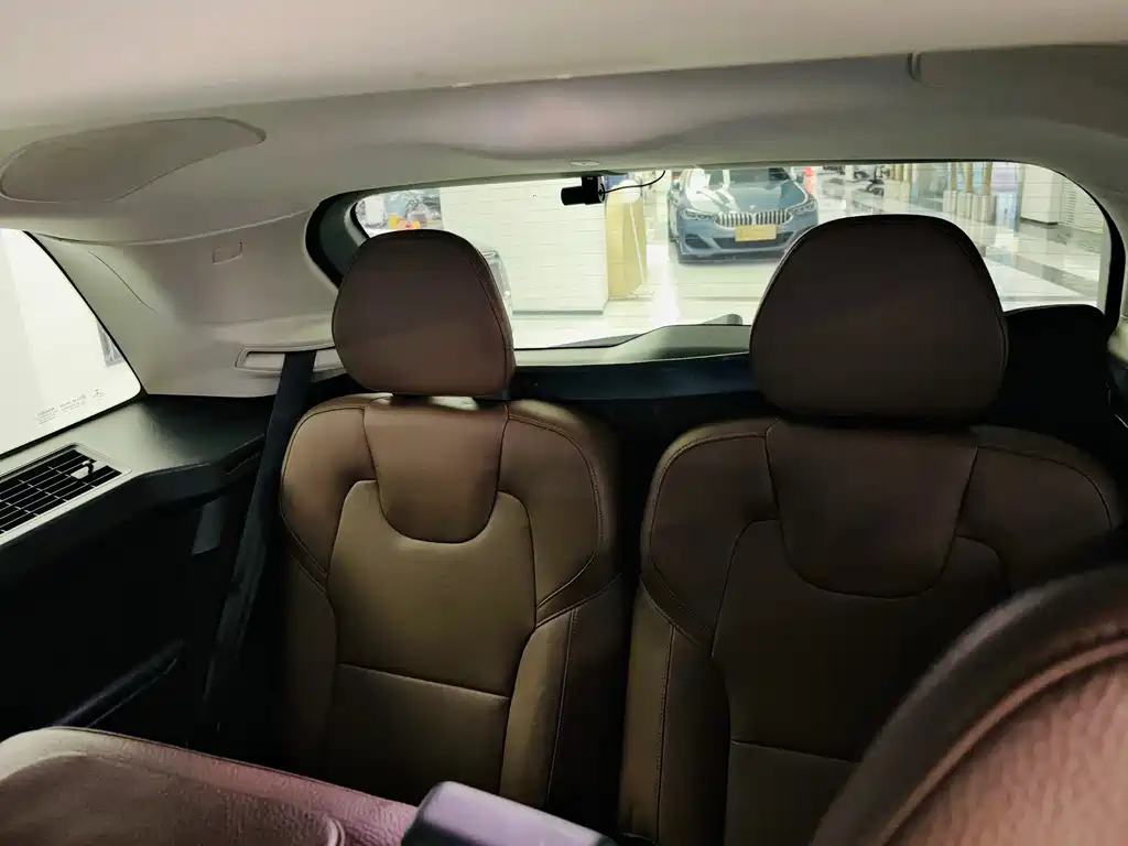 Volvo XC90 2018 — фото 15