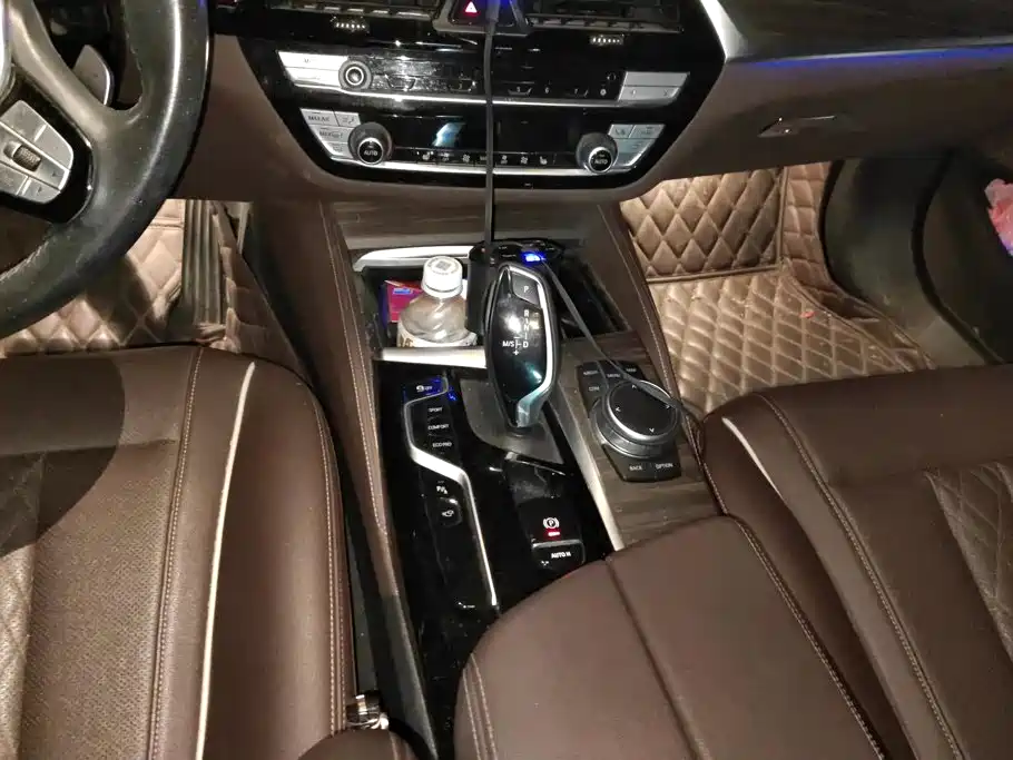 BMW 5 Series 2021 — фото 16