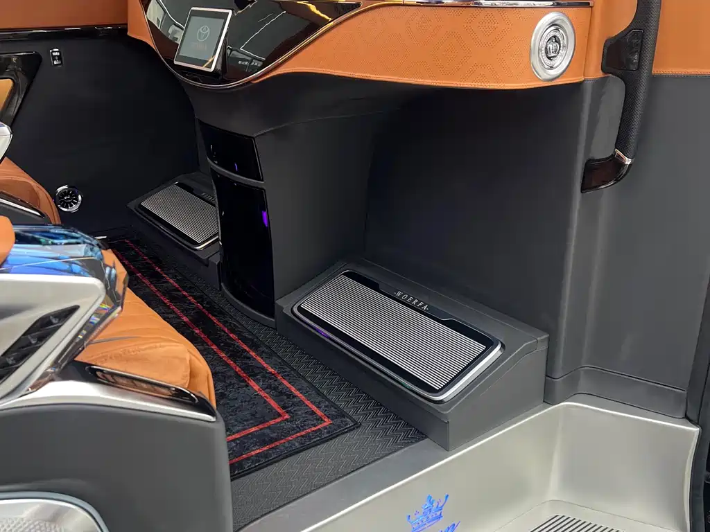 Toyota Hiace — фото 17
