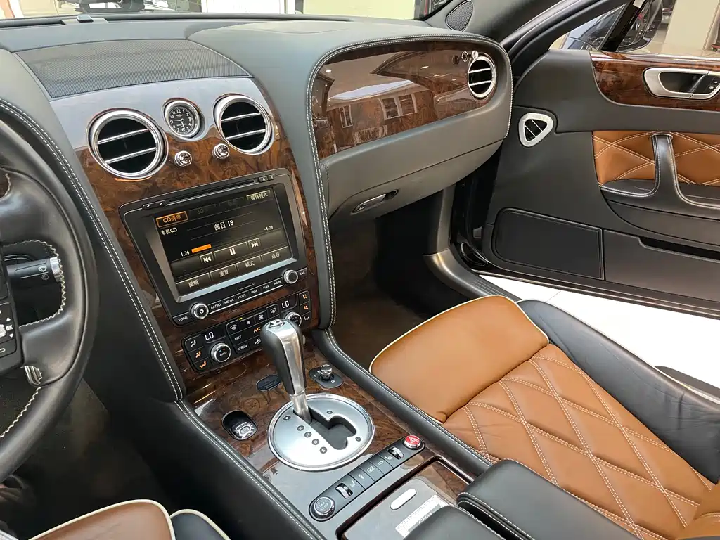 Bentley Flying Spur 2012 — фото 31