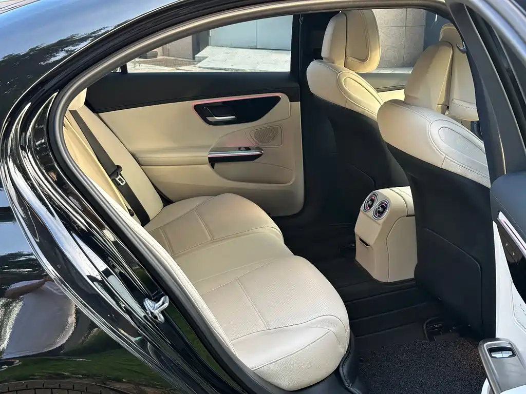 Mercedes-Benz C-Class 2022 — фото 7