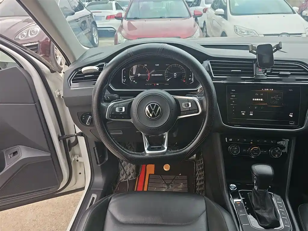 Volkswagen Tiguan L 2021 — фото 11