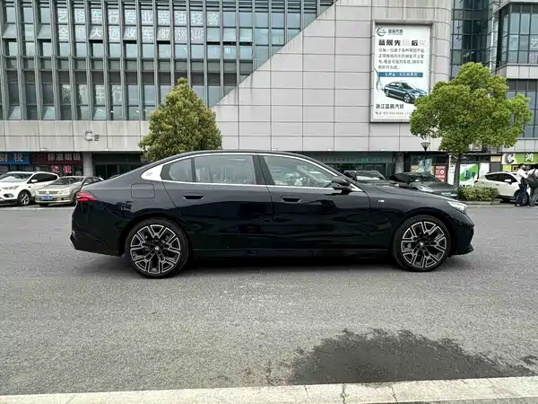 BMW 5 Series 2025