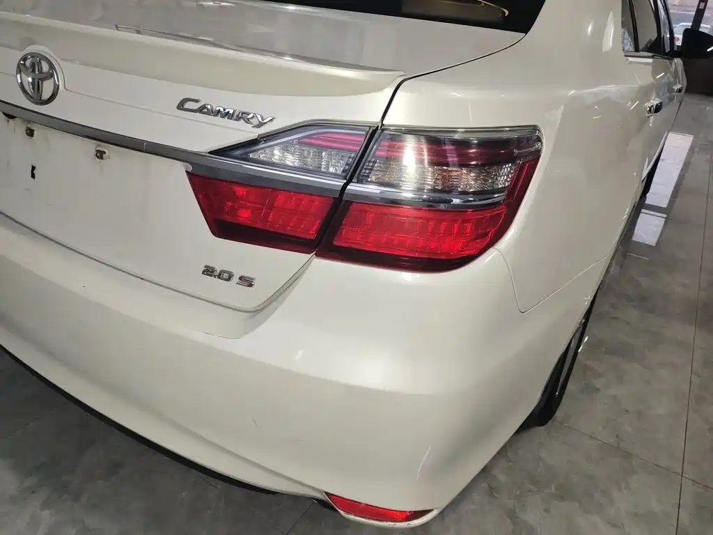 Toyota Camry 2015 — фото 8