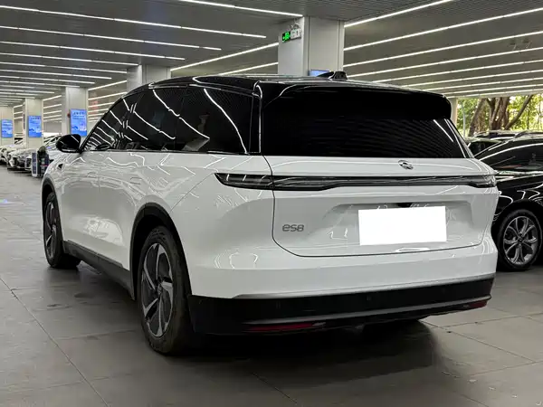 NIO ES8 2023