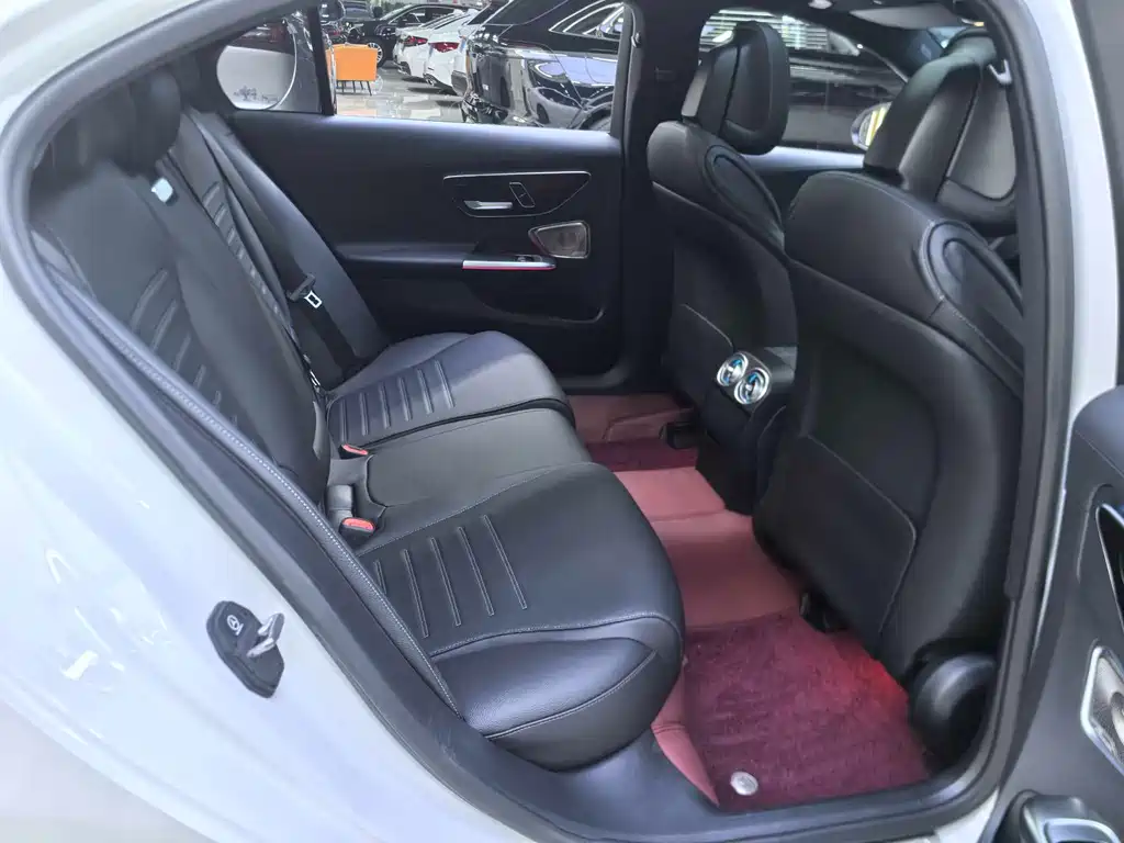 Mercedes-Benz C-Class 2023 — фото 12