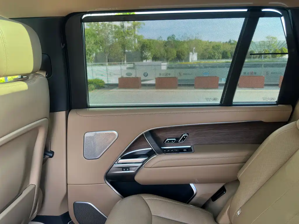 Land Rover Range Rover 2025 — фото 19
