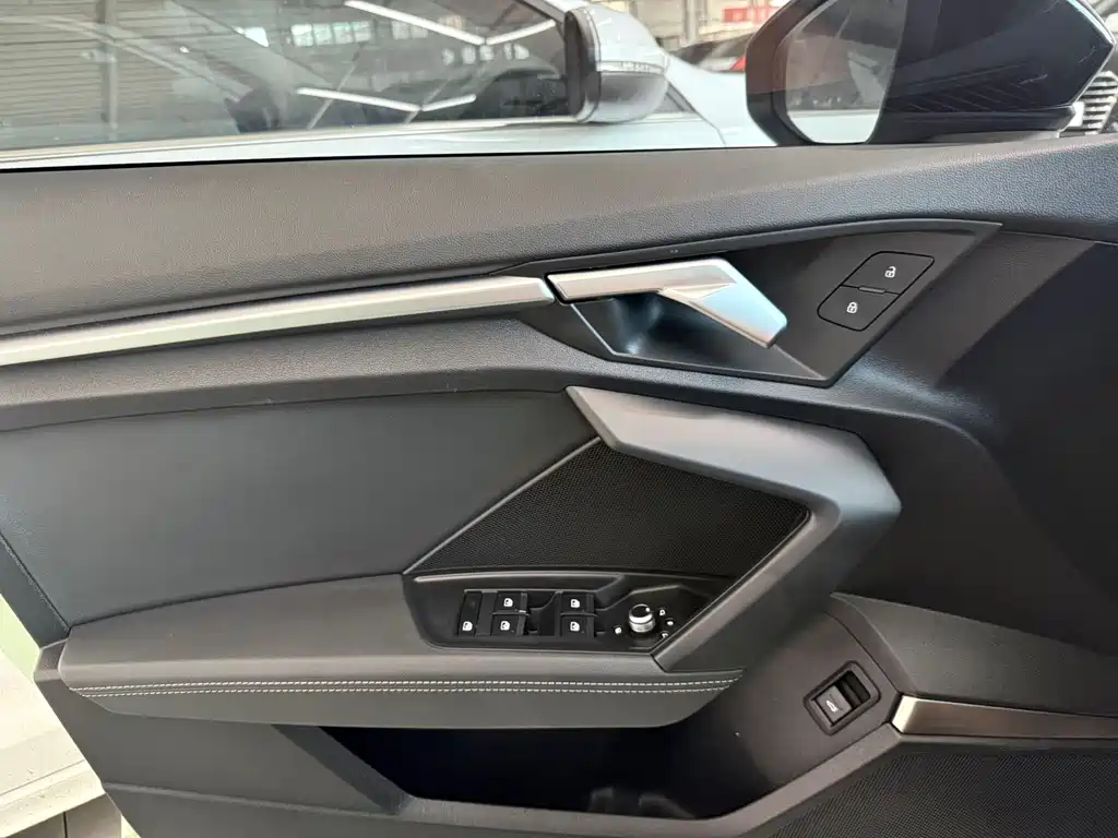Audi A3 2023 — фото 17