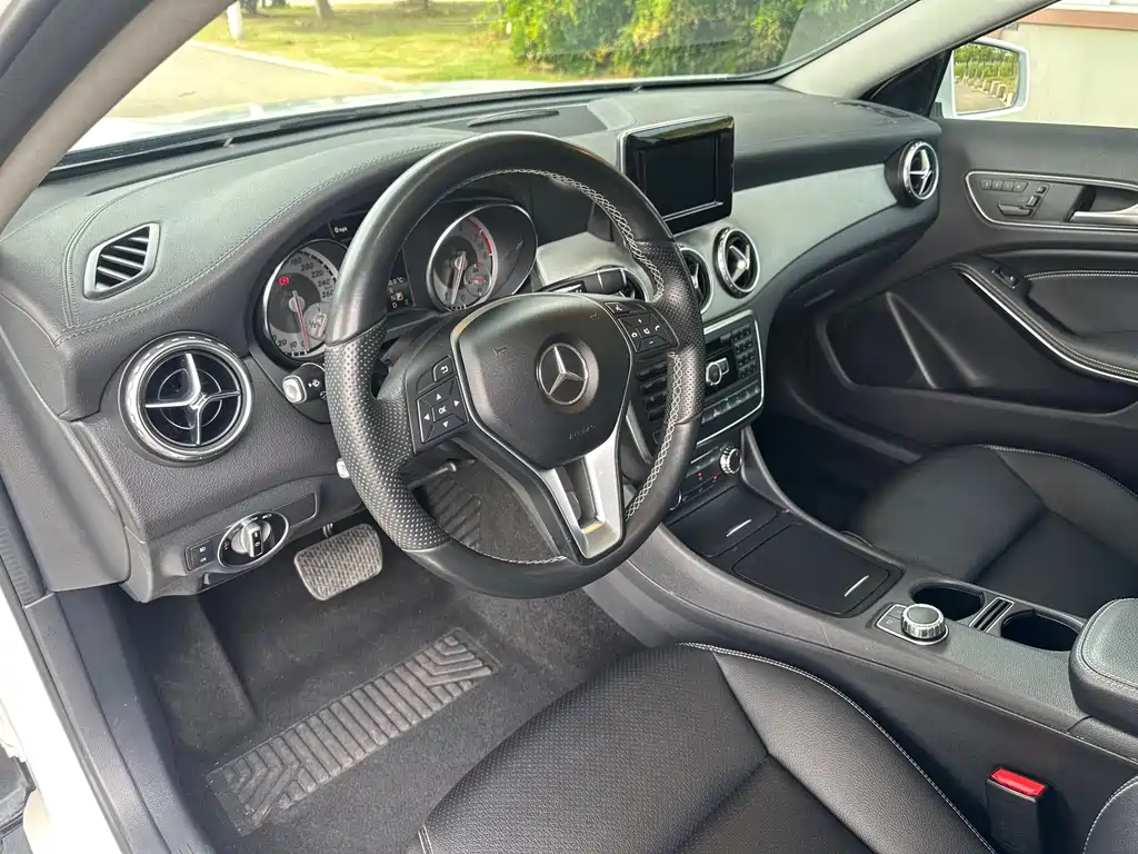 Mercedes-Benz GLA 2015 — фото 9