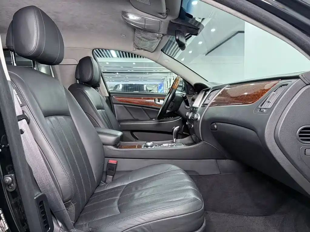 Hyundai Equus 2011 — фото 10