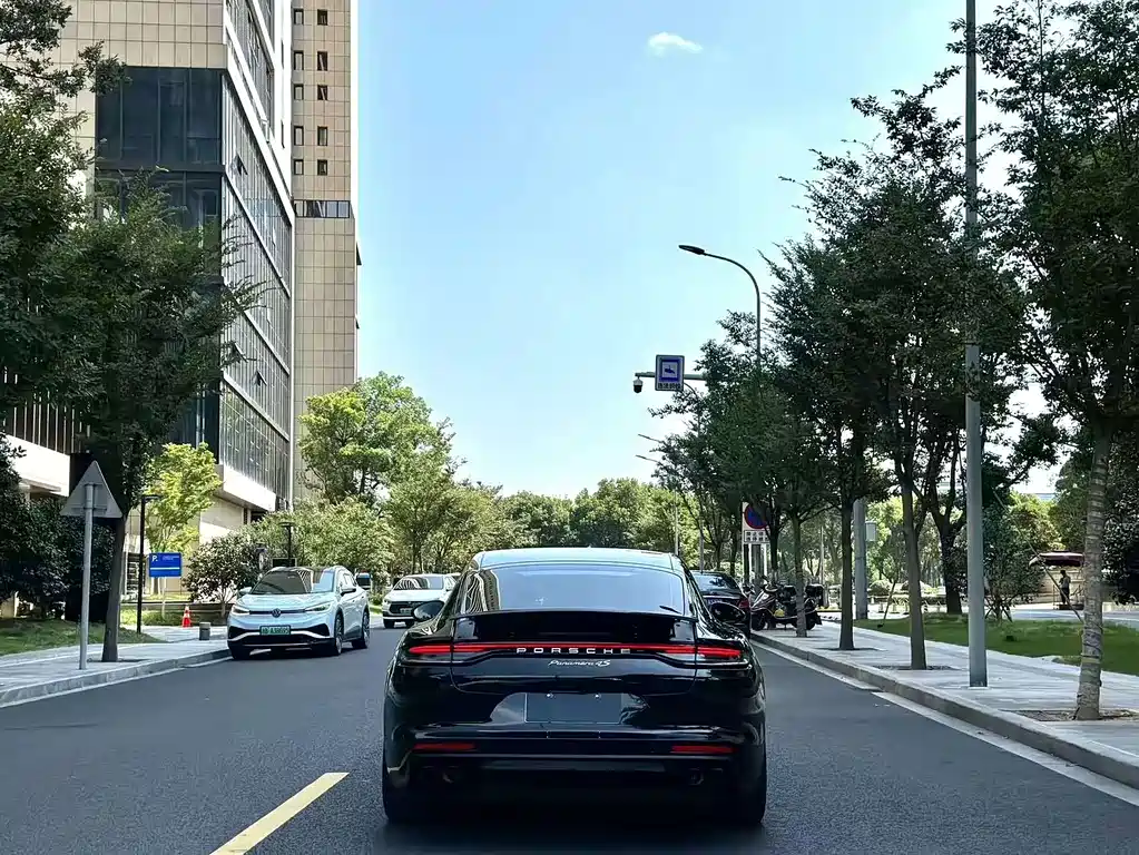 Porsche Panamera 2021 — фото 17
