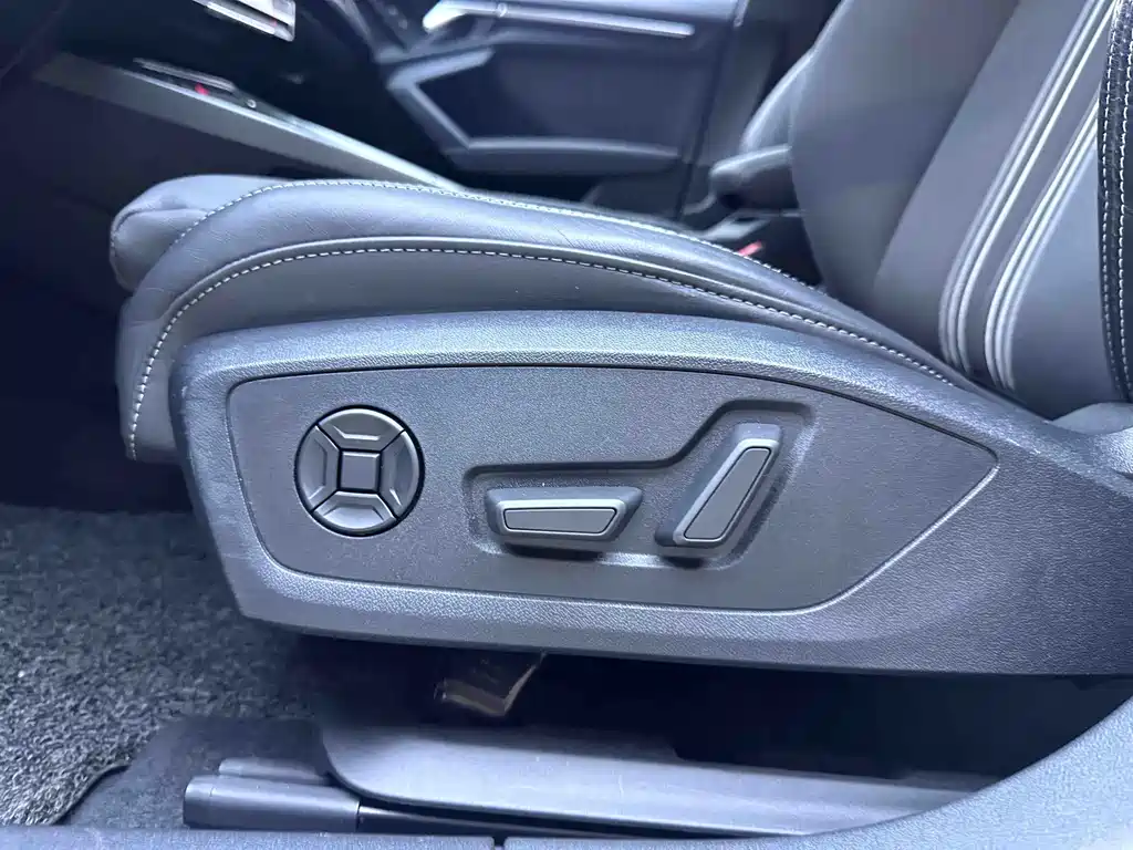 Audi A3 2023 — фото 11
