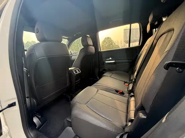 Mercedes-Benz GLB 2023