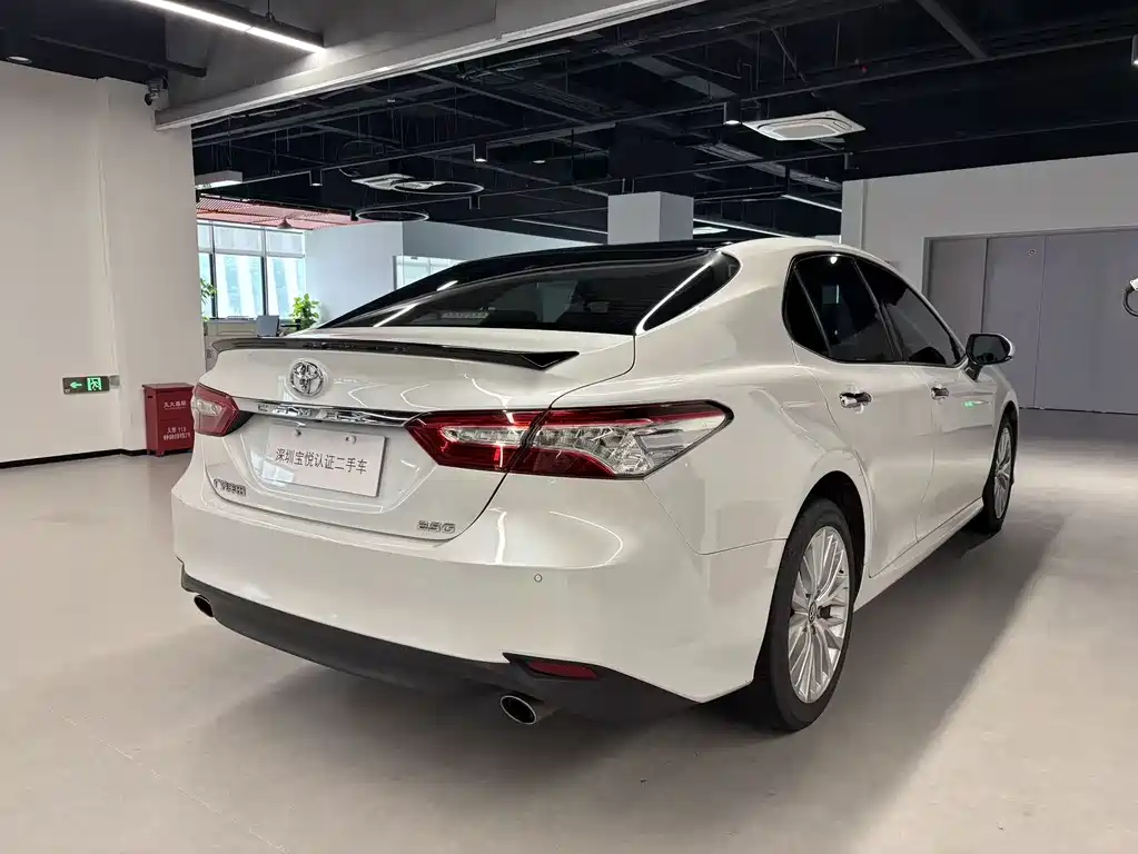 Toyota Camry 2019 — фото 5
