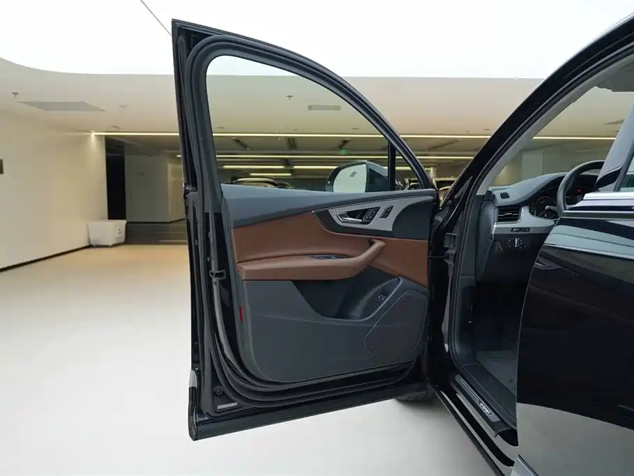 Audi Q7 New Energy 2020 — фото 17