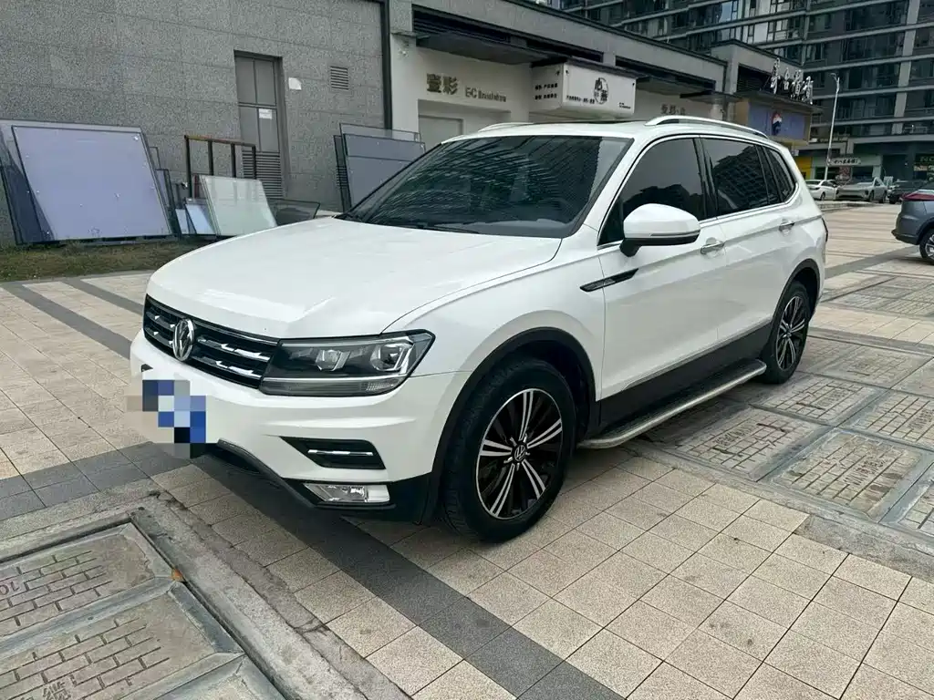 Volkswagen Tiguan L 2020 — фото 1