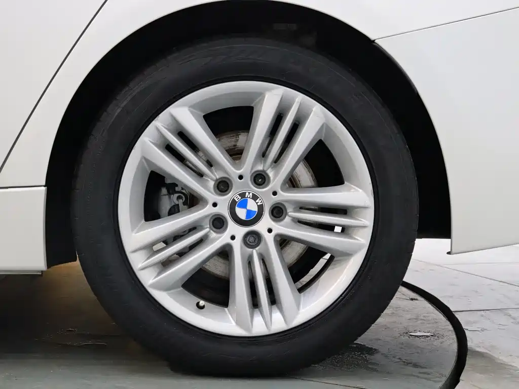 BMW 3 Series 2019 — фото 14