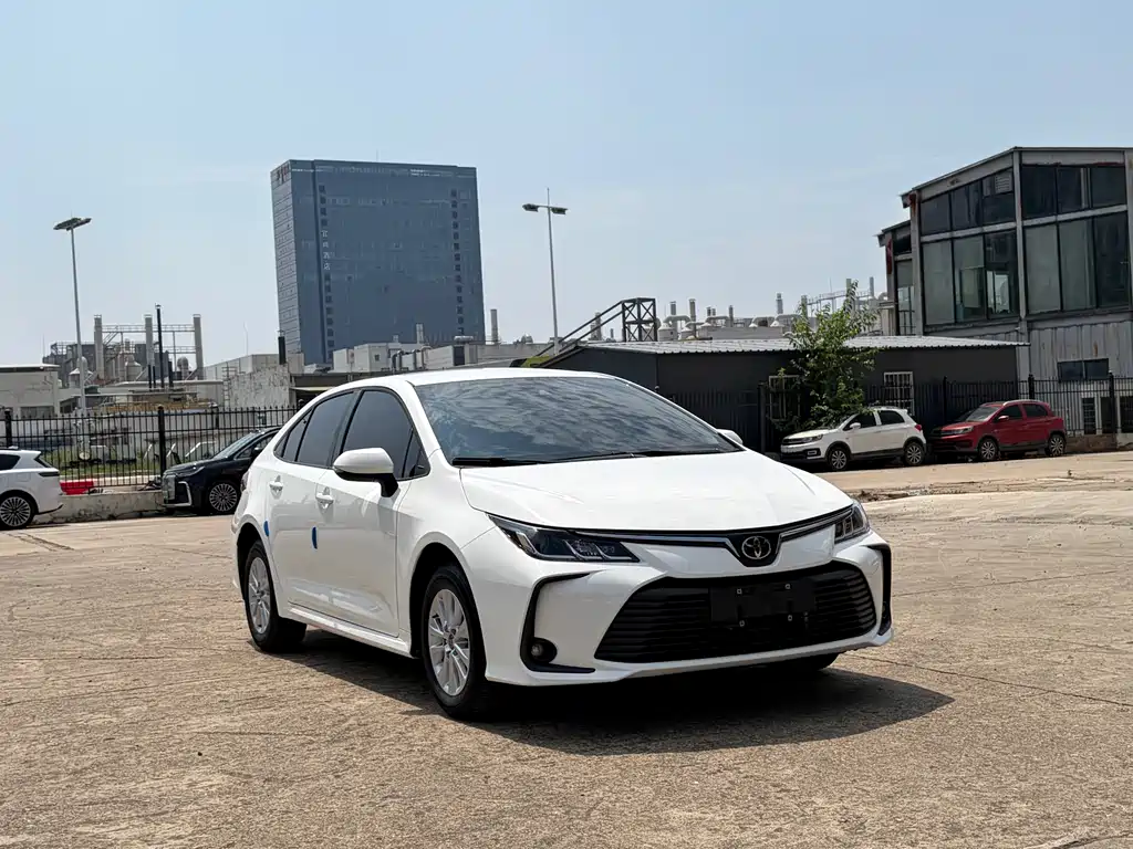 Toyota Corolla 2023 — фото 2