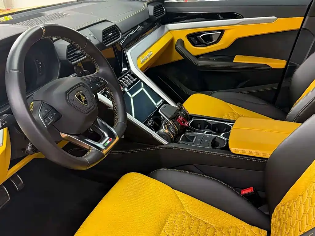 Lamborghini Urus 2019 — фото 10