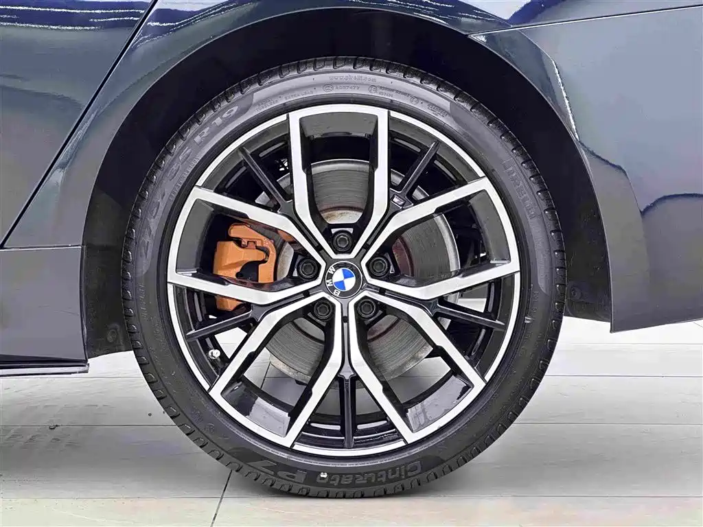 BMW 5 Series 2023 — фото 17