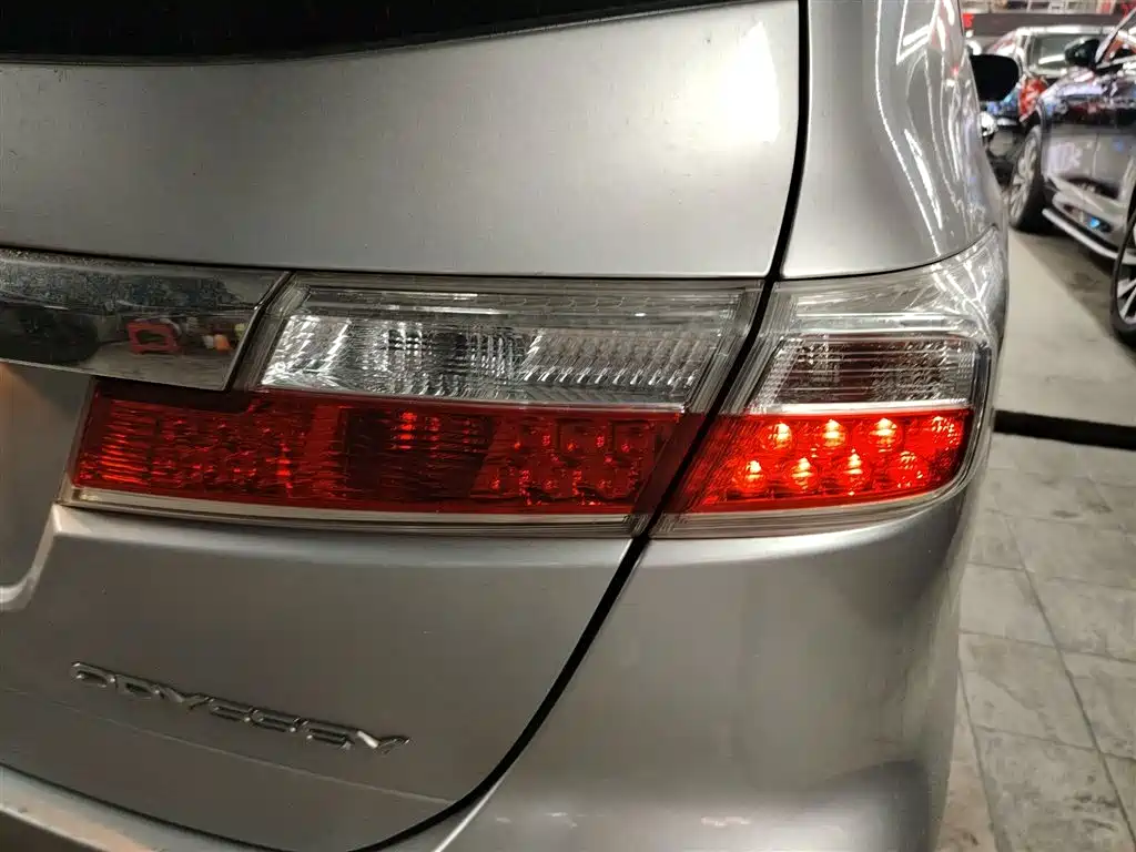 Honda Odyssey 2015 — фото 24