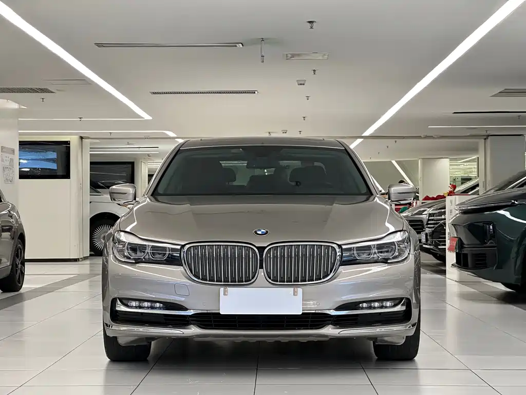 BMW 7 Series 2018 — фото 2