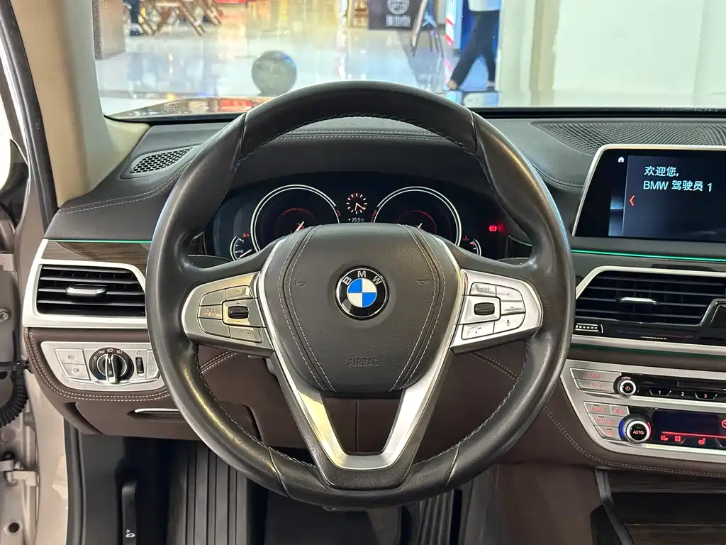 BMW 7 Series 2018 — фото 16