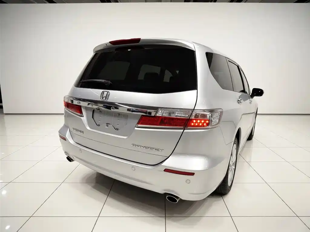 Honda Odyssey 2015 — фото 5