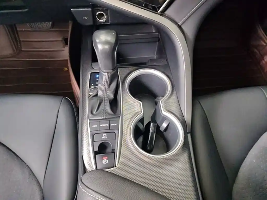 Toyota Camry 2023 — фото 14