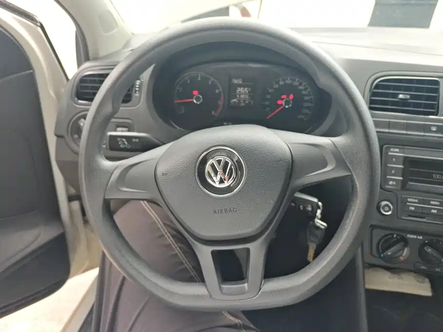 Volkswagen Polo 2016 — фото 15