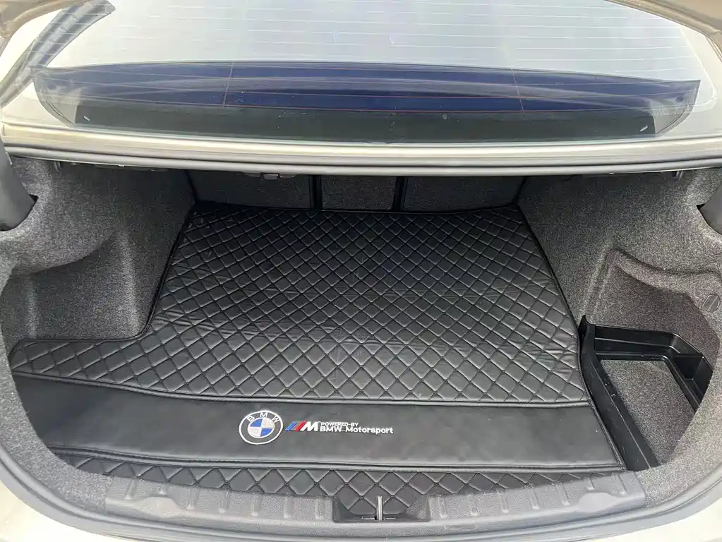BMW 3 Series 2018 — фото 11