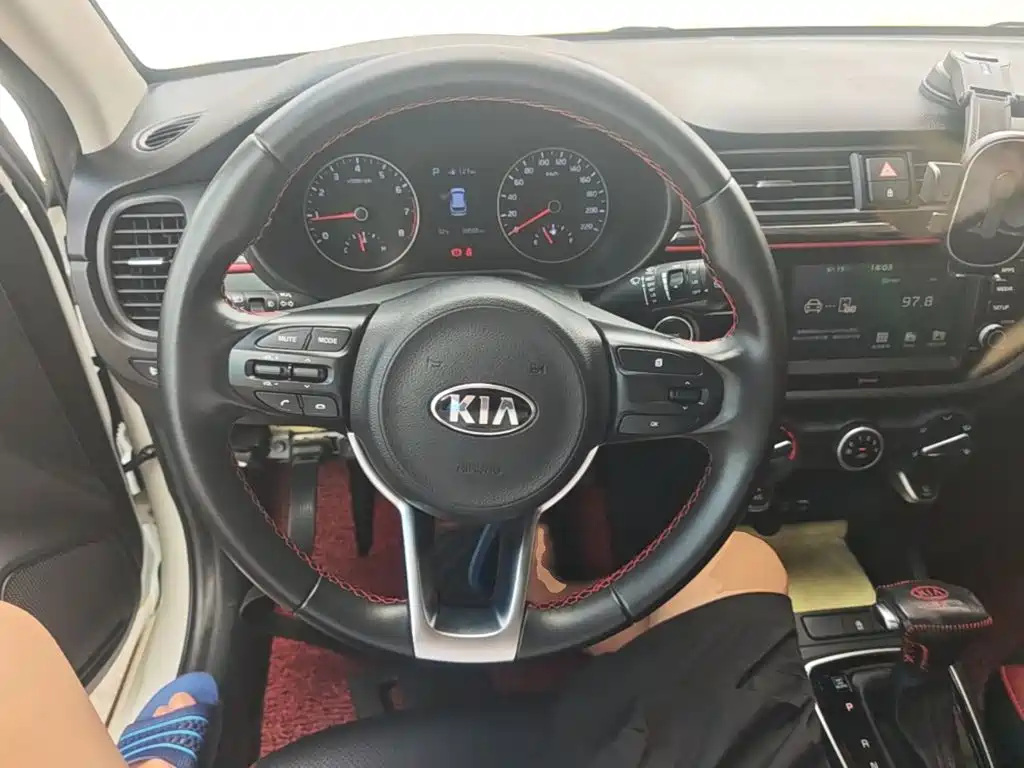 Kia KX Cross 2020 — фото 11