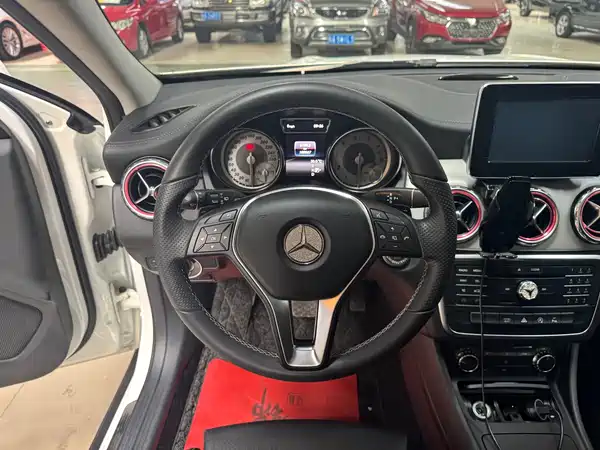 Mercedes-Benz GLA 2016