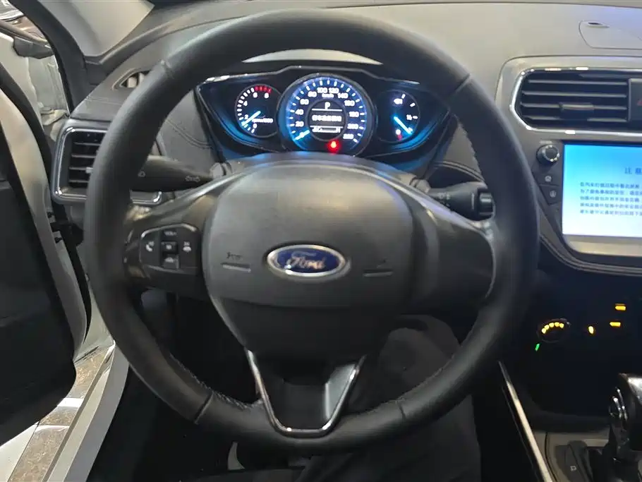 Ford Escort 2019 — фото 15