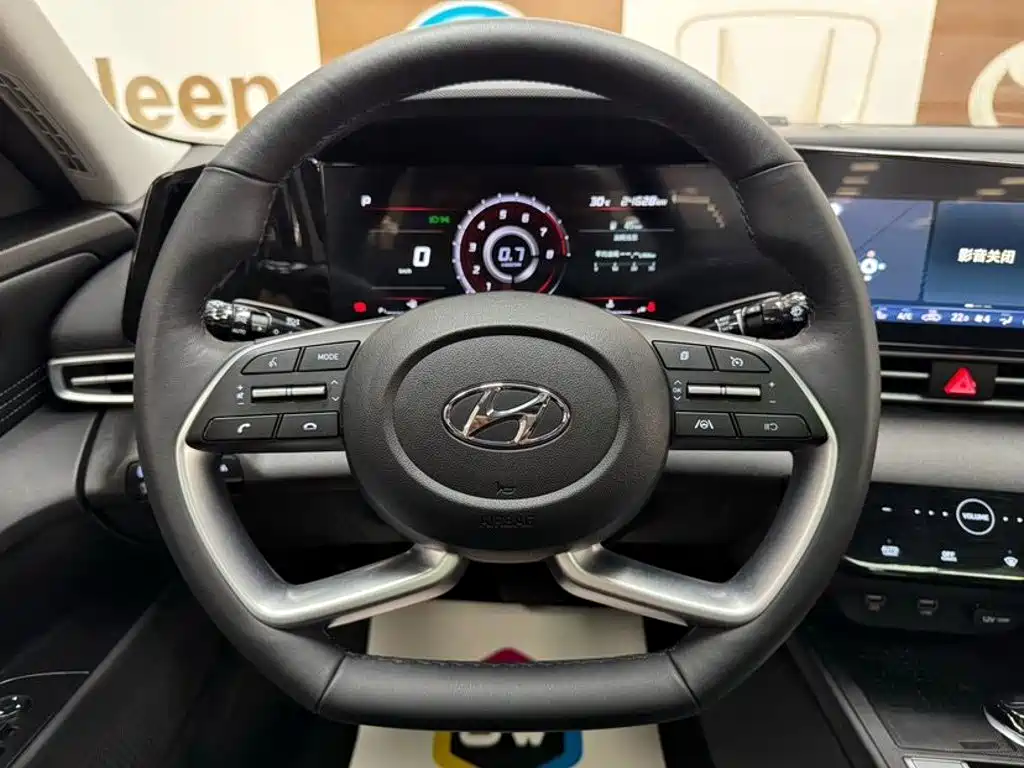 Hyundai Elantra 2022 — фото 10