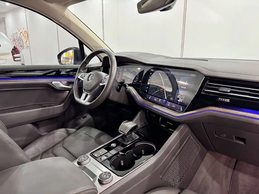 Volkswagen Touareg 2019 — фото 13