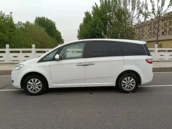 Luxgen Da 7 MPV 2015