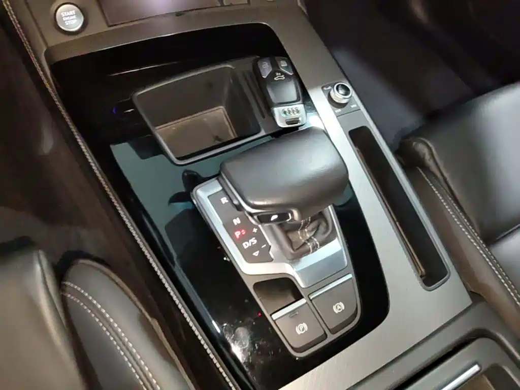 Audi Q5L 2022 — фото 21